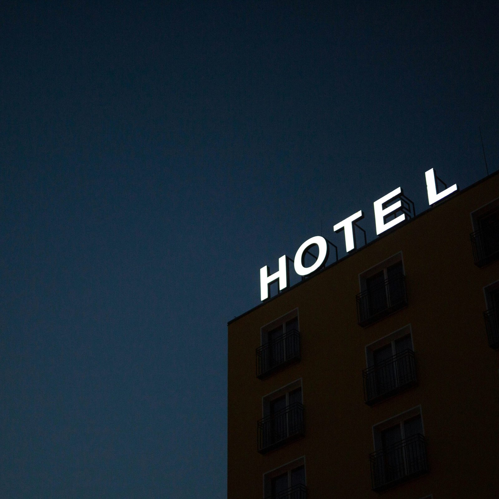 Boutique Hotels vs Resorts in Africa: Which One Is Right for You?